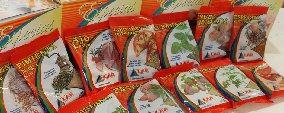 Las Especias LAR se presentan en sobres de 25 gramos, en sus 15 variedades de productos