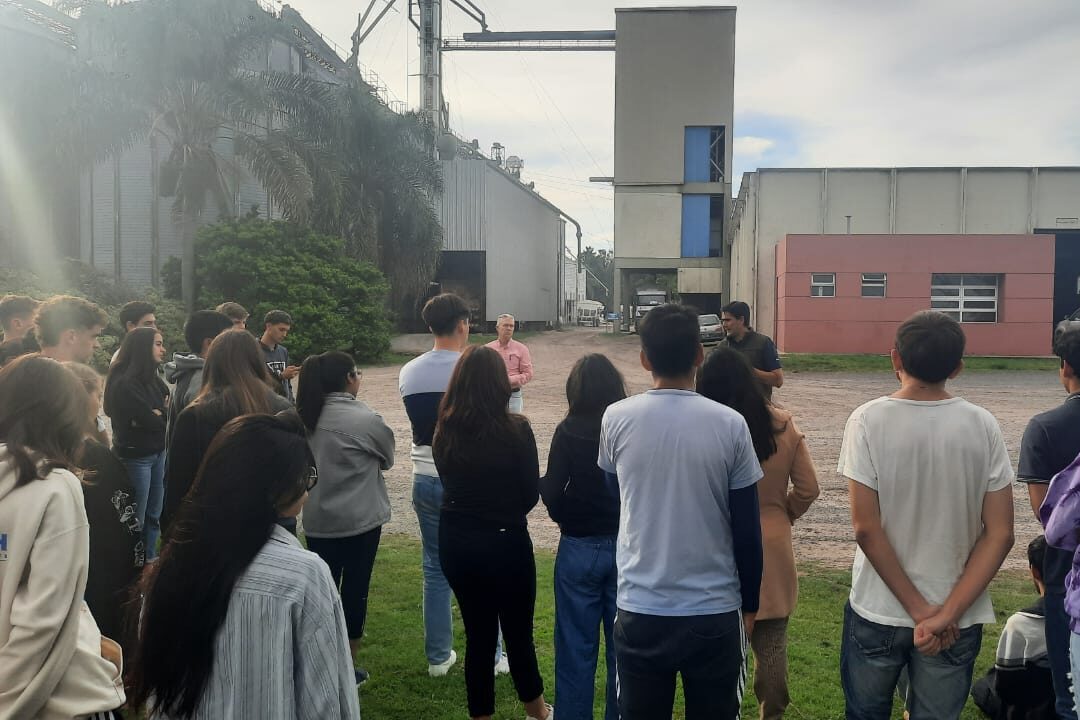 Visita de estudiantes de la UAP