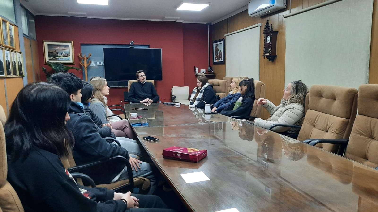 Visita de estudiantes de la Escuela Bicentenario a La Agrícola Regional