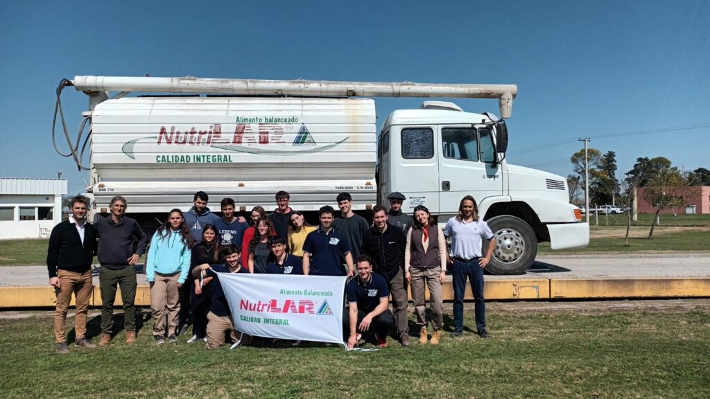 Estudiantes universitarios visitaron NutriLAR