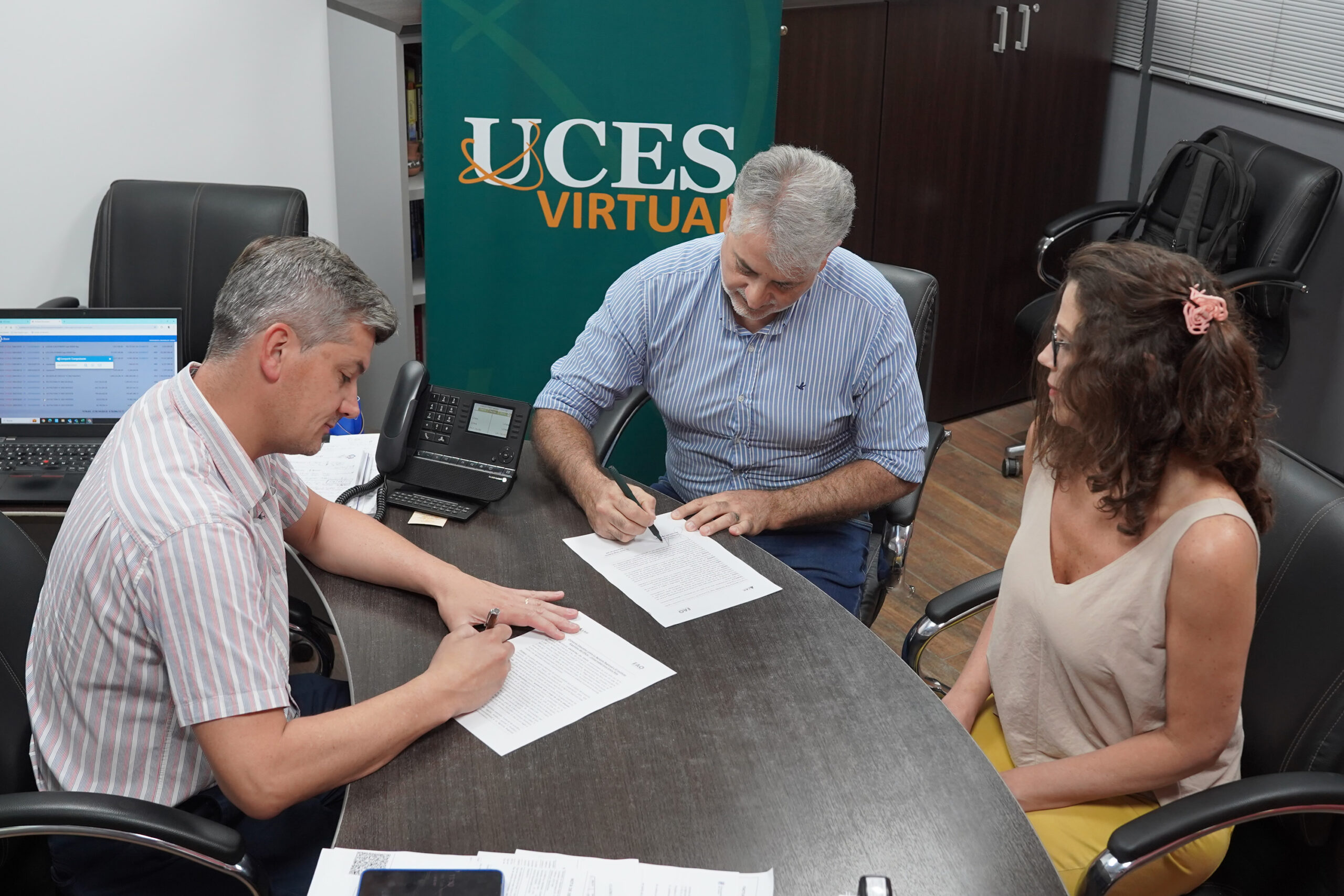 LAR firmó un convenio educativo con el Instituto Argentino del Oficio